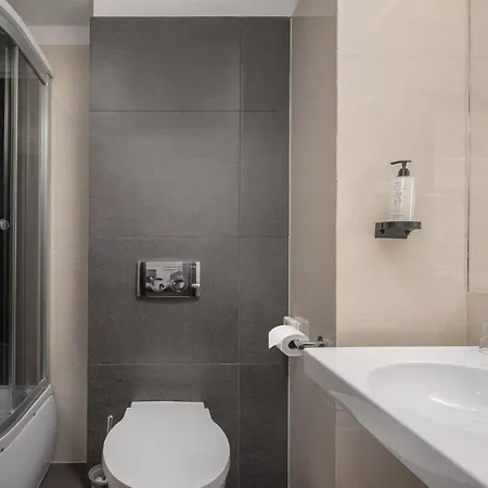B&B Hotel Bytom فندق