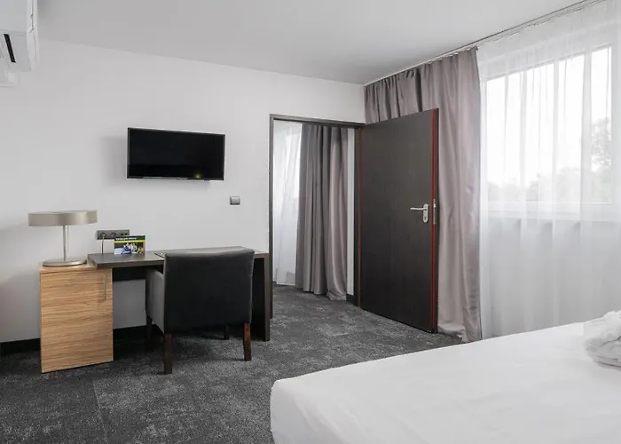 B&B Hotel Bytom Отель