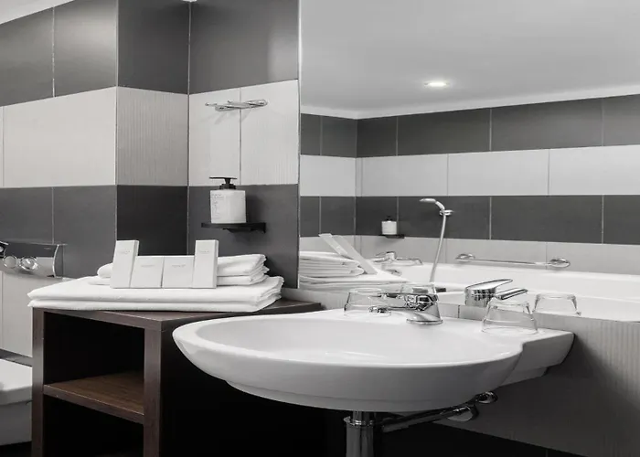 B&B Hotel Bytom Отель Бытом