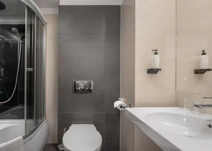 B&B Hotel Bytom מלון